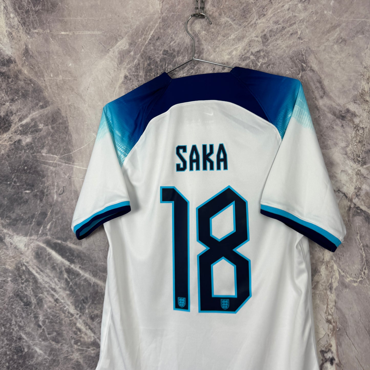 England 2022 Home Jersey — Saka #18 M