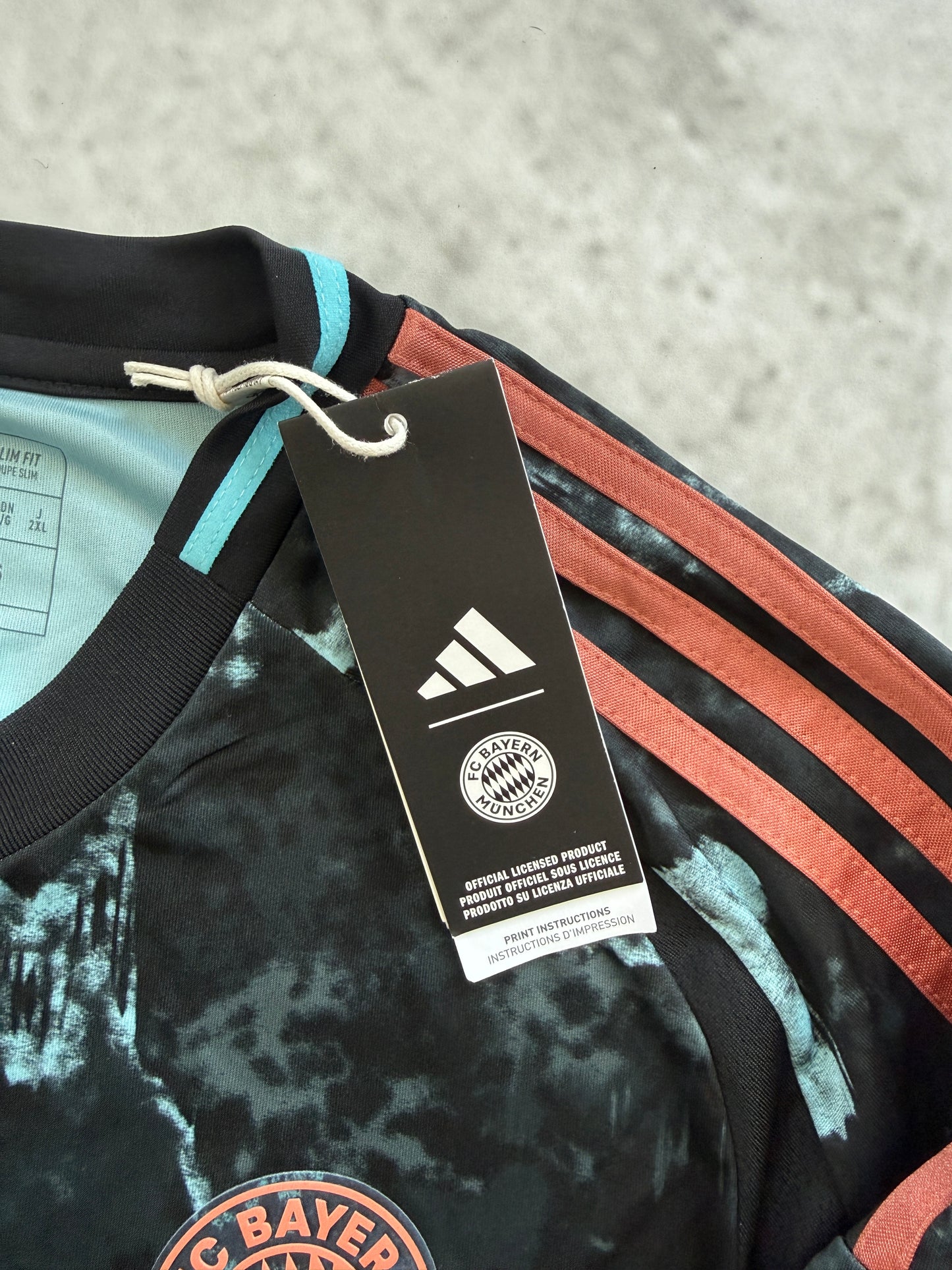 Bayern Munich 2024 2025 Away Jersey — Davies #19 L