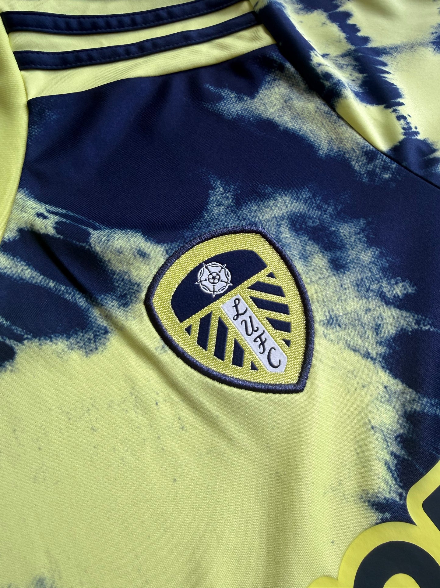 Leeds United 2022 2023 Away Jersey — L