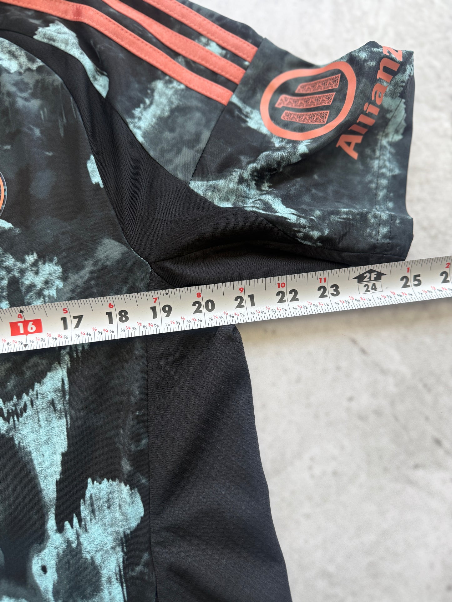 Bayern Munich 2024 2025 Away Jersey — Davies #19 L