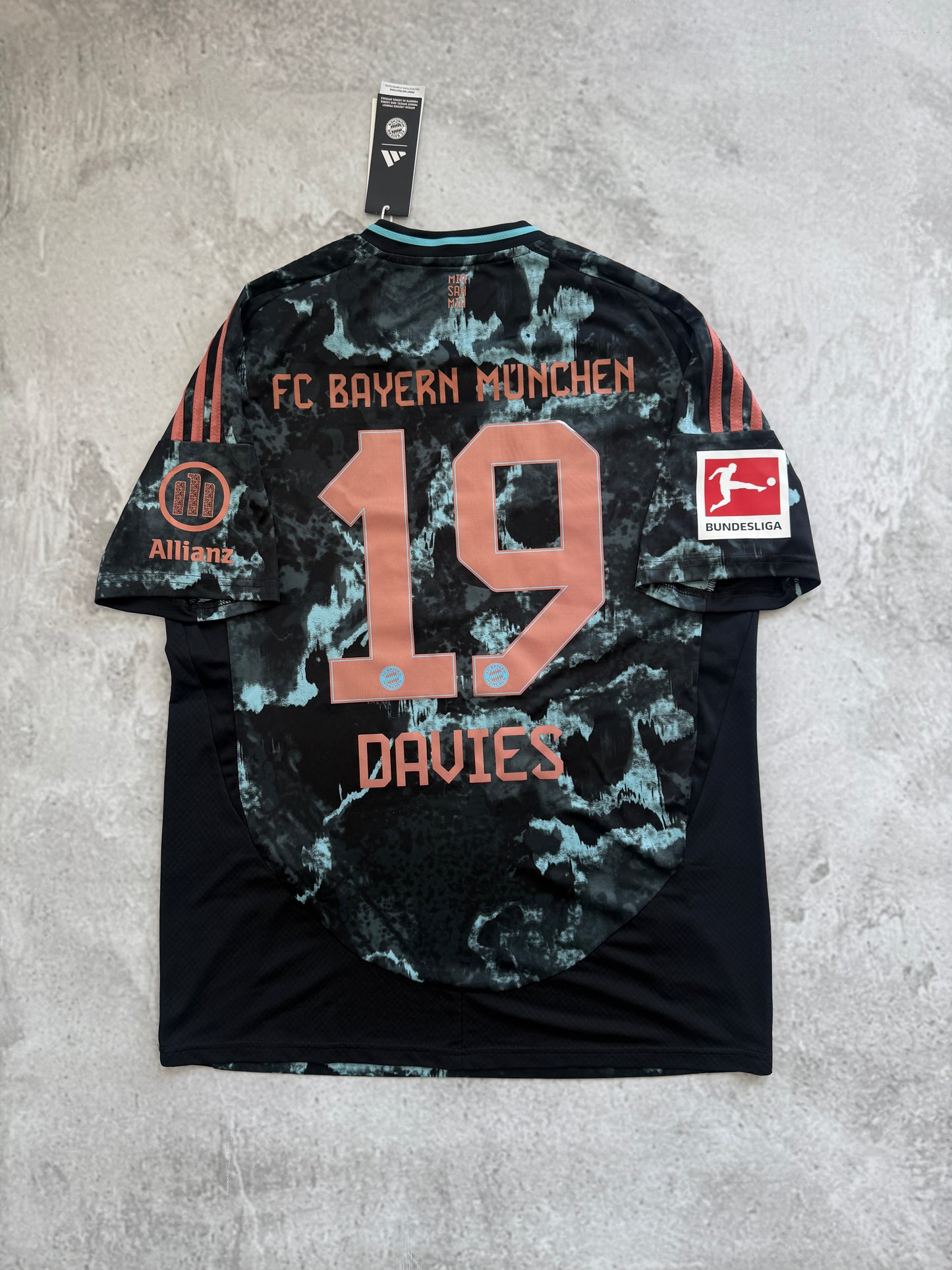 Bayern Munich 2024 2025 Away Jersey — Davies #19 L
