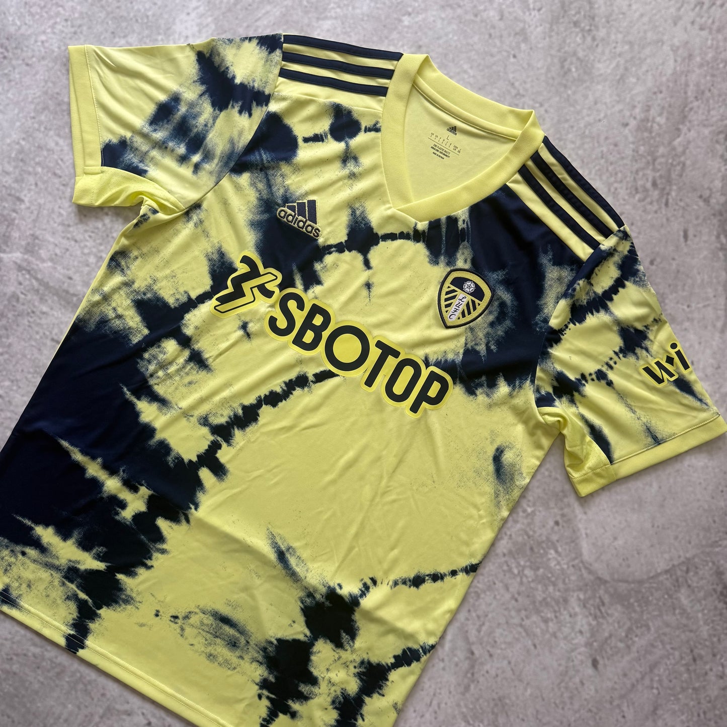 Leeds United 2022 2023 Away Jersey — L