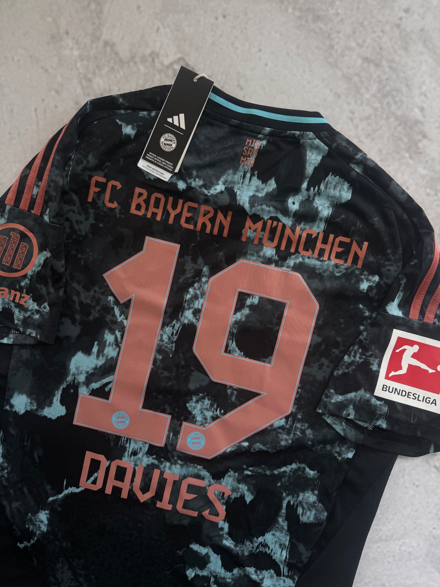 Bayern Munich 2024 2025 Away Jersey — Davies #19 L