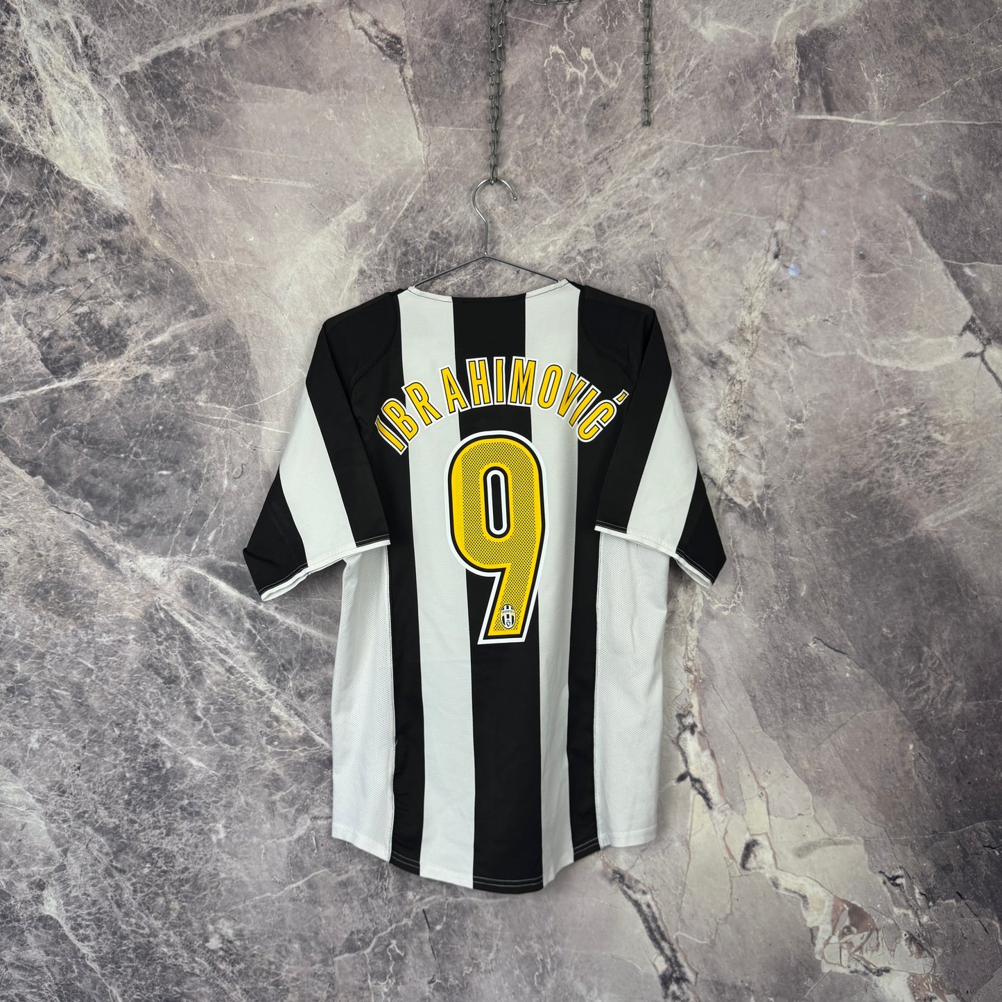 Juventus 2004-2005 Home Jersey — Ibrahimovic #9 S