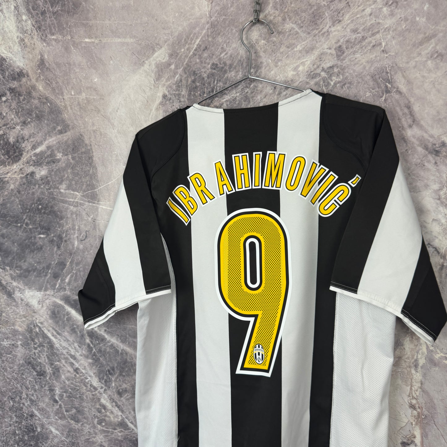 Juventus 2004-2005 Home Jersey — Ibrahimovic #9 S