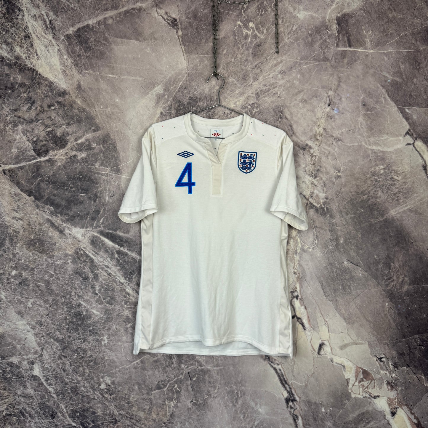 England 2011-2012 Home Jersey — Gerrard #4 L