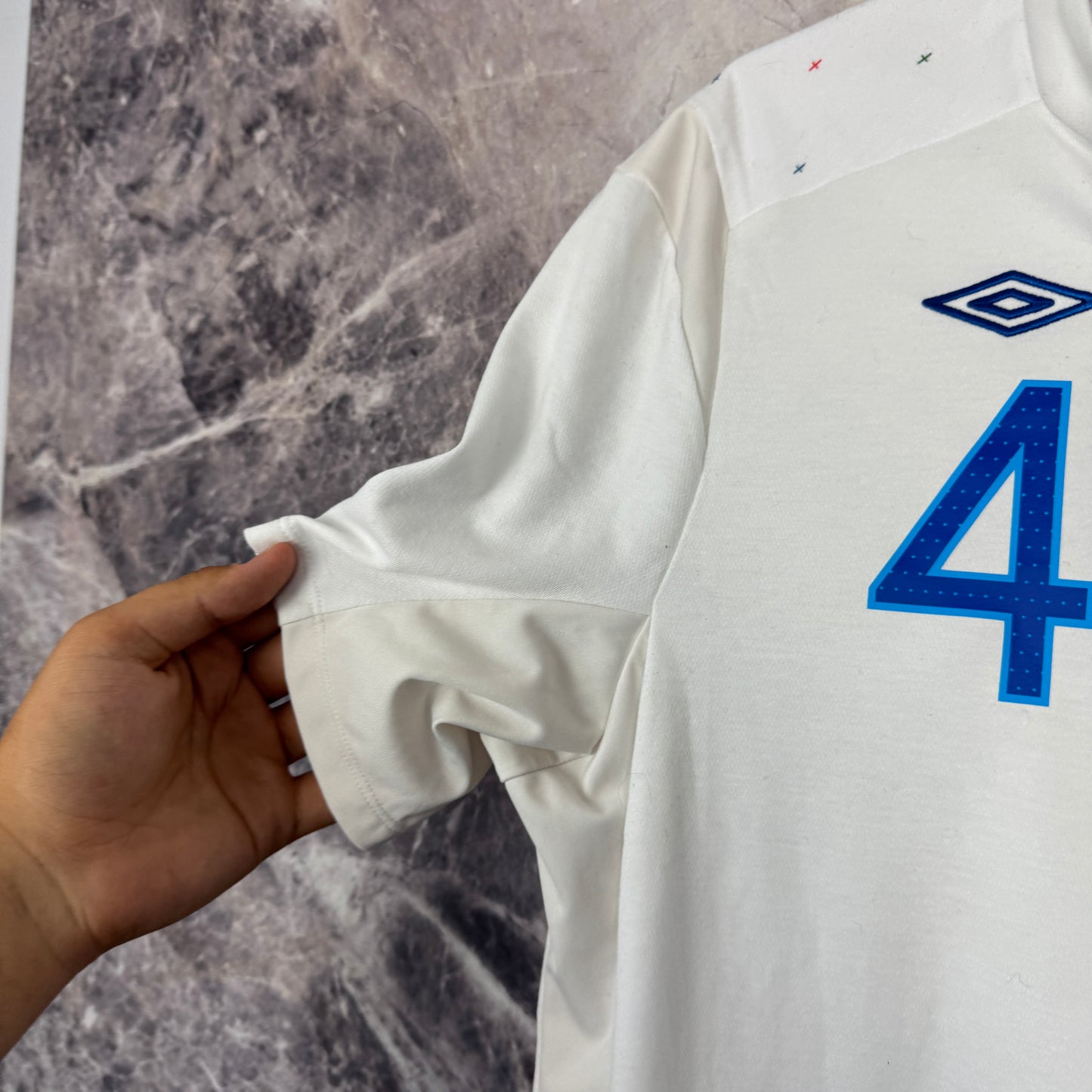 England 2011-2012 Home Jersey — Gerrard #4 L