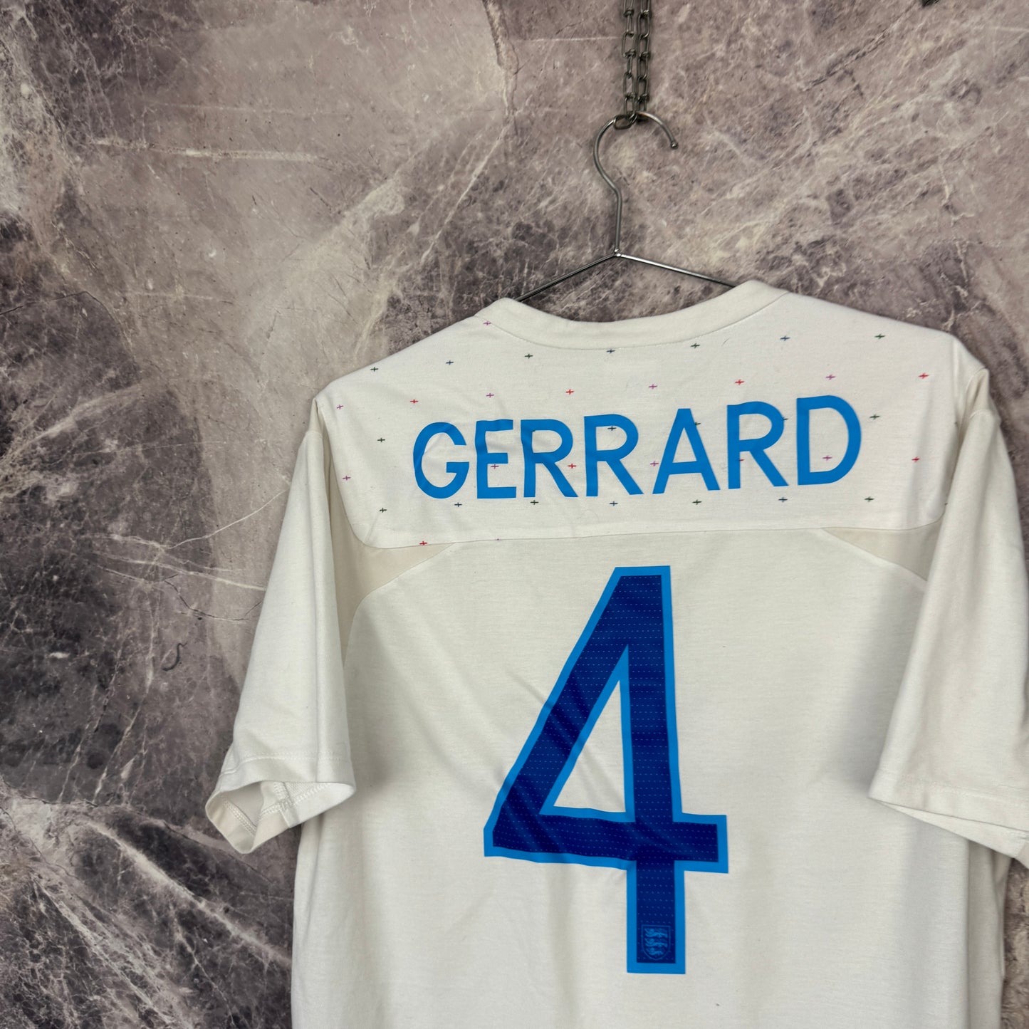 England 2011-2012 Home Jersey — Gerrard #4 L