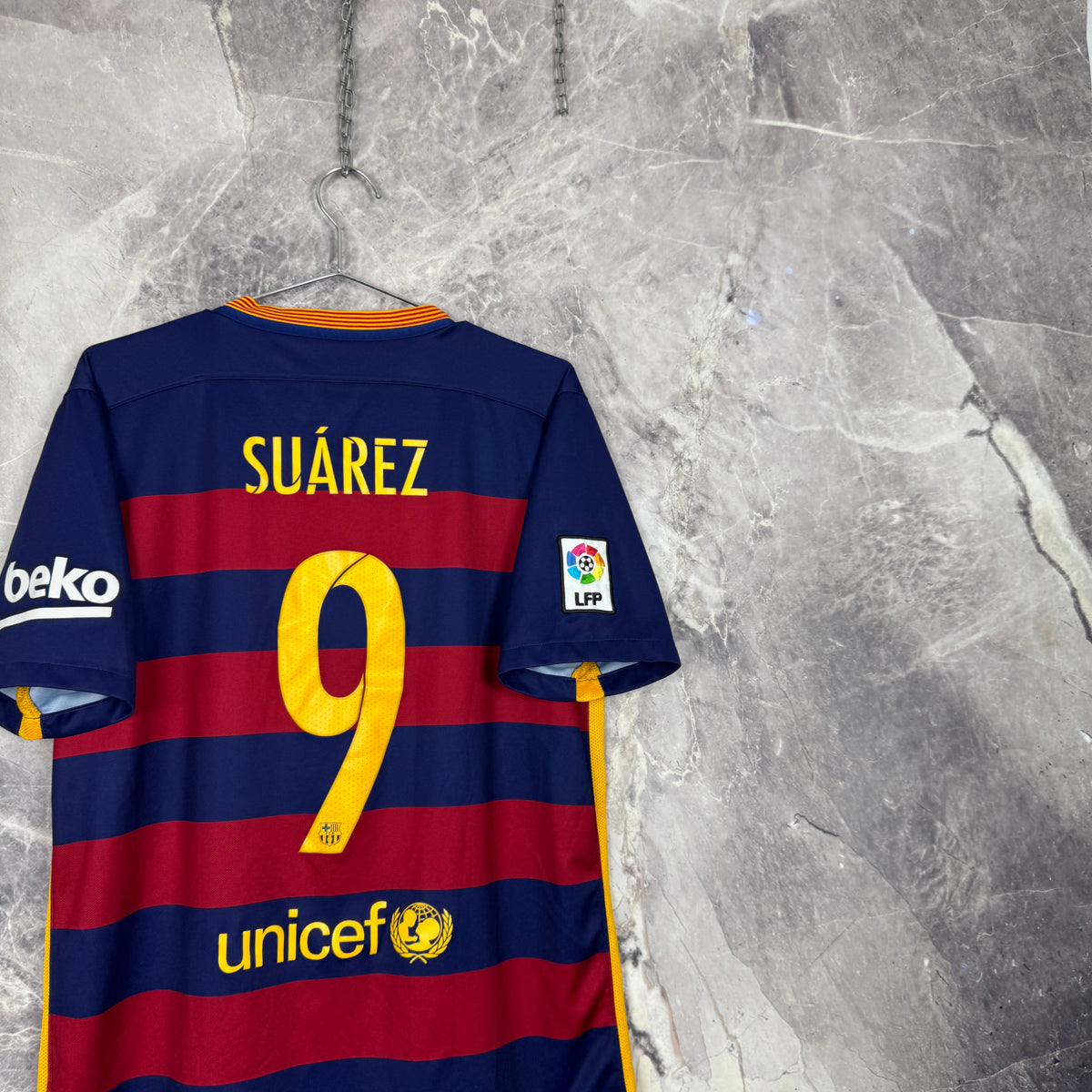 FC Barcelona 2015-2016 Home Jersey — Suárez #9 L