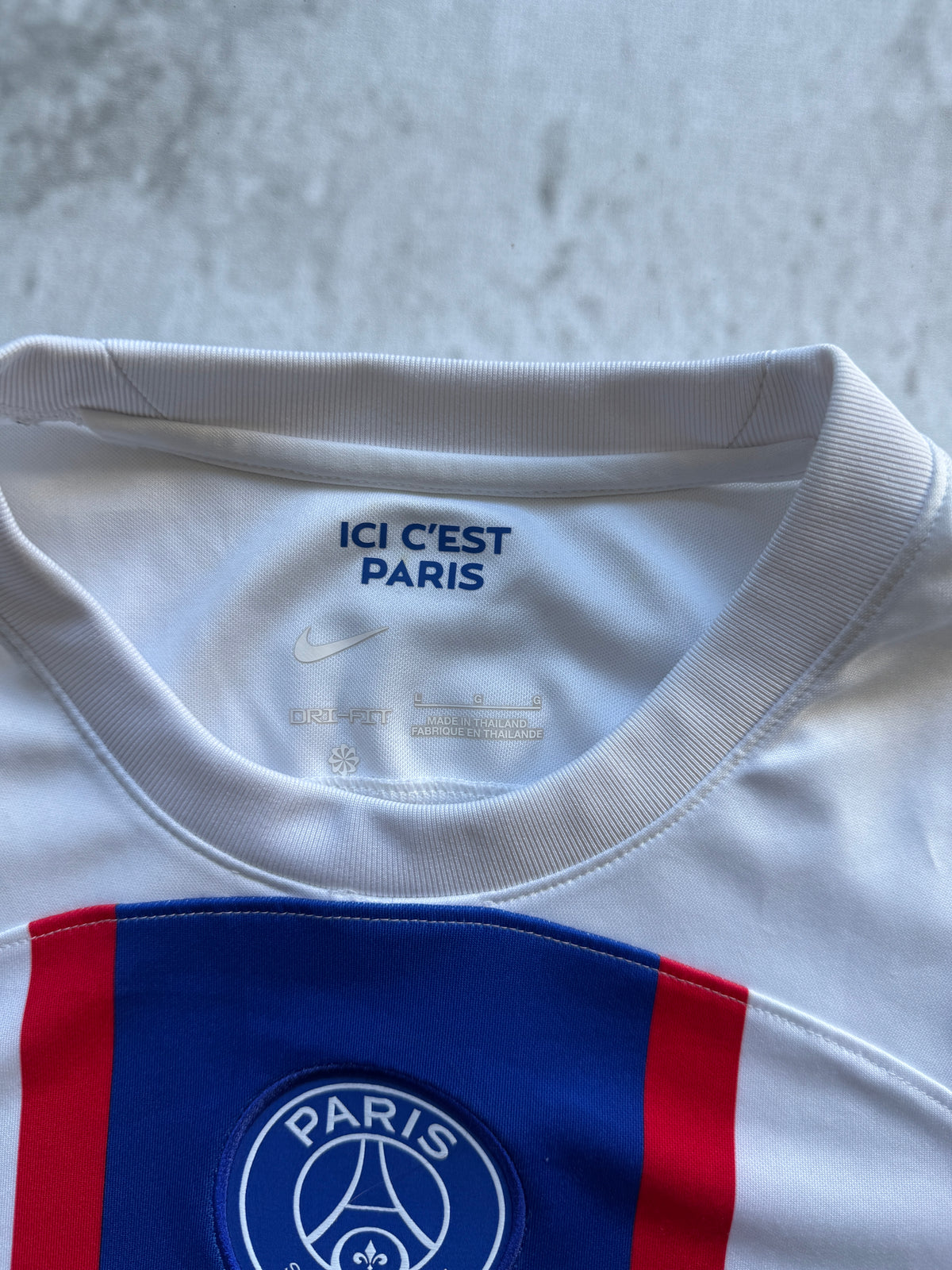 Paris Saint-Germain 2022-2023 Away Jersey — L