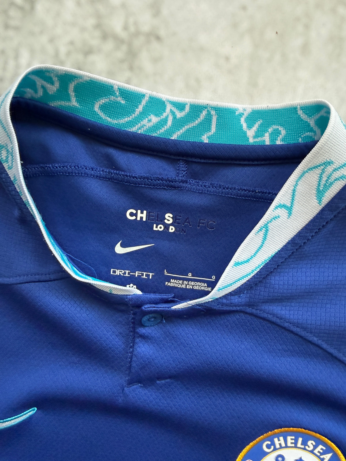 Chelsea 2022-2023 Home Jersey — Cucurella #32 L