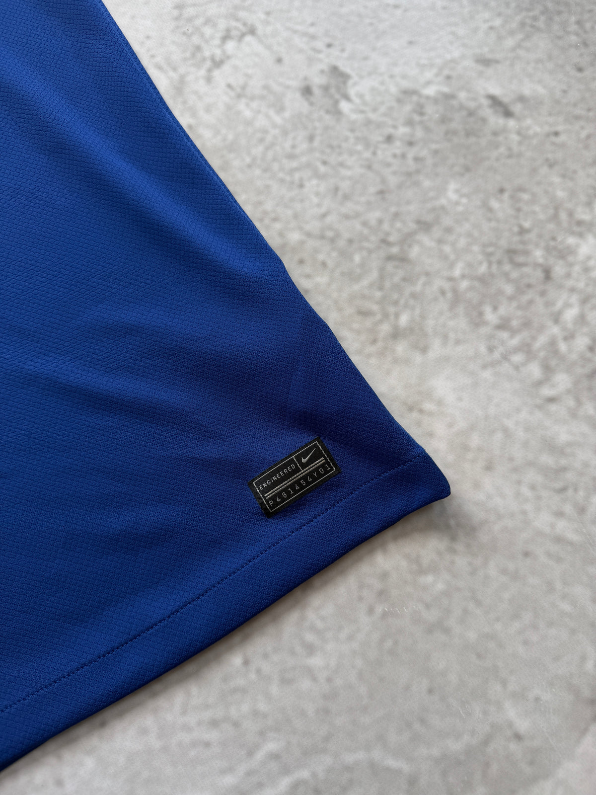 Chelsea 2022-2023 Home Jersey — Cucurella #32 L