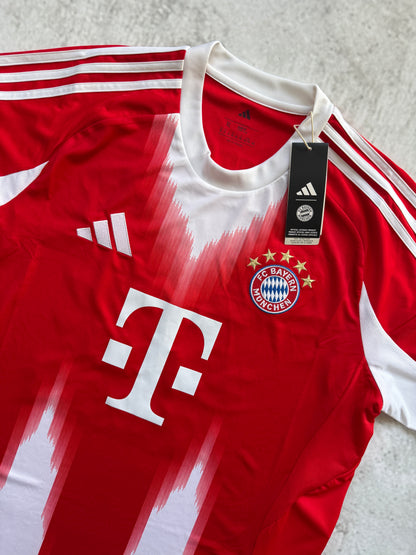 Bayern Munich 2025-2026 Home Jersey — Musiala #10 XL